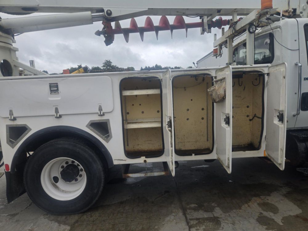 2009 Int'l 4300 4x2 Terex Commander 4047 Digger Derrick Truck