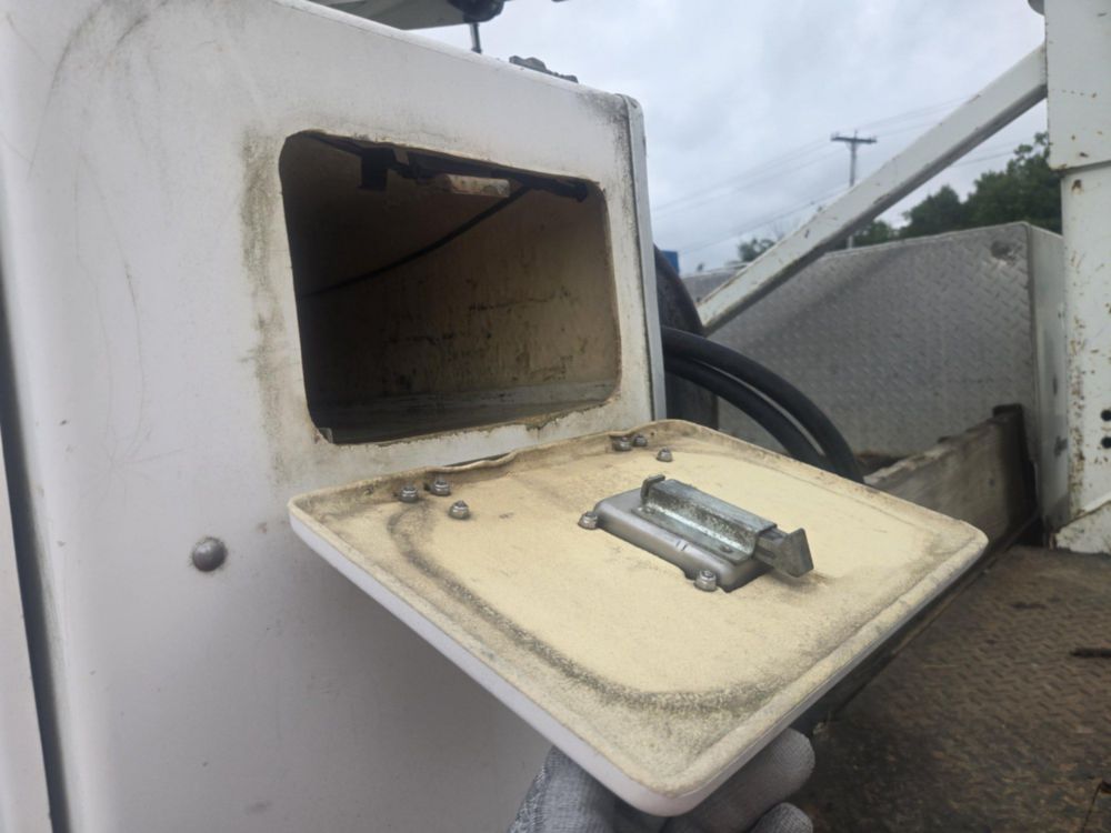 2009 Int'l 4300 4x2 Terex Commander 4047 Digger Derrick Truck