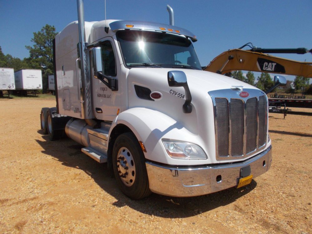 2020 Peterbilt 579 Tandem Axle Sleeper Truck