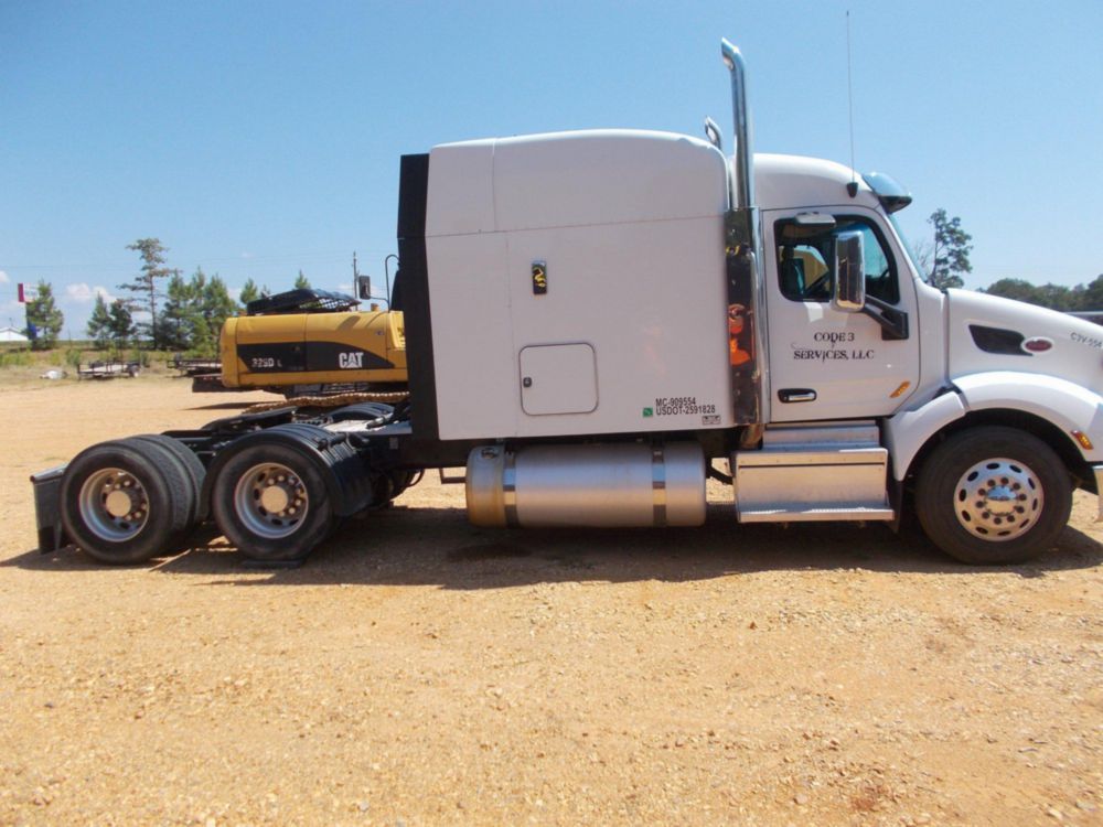 2020 Peterbilt 579 Tandem Axle Sleeper Truck