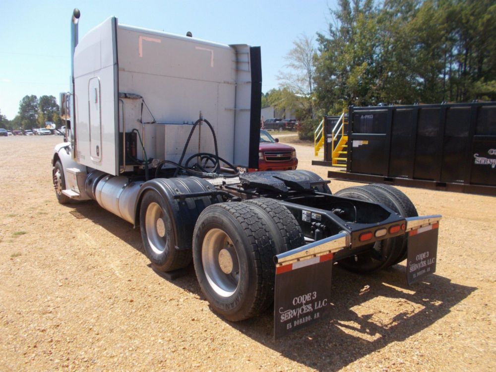 2020 Peterbilt 579 Tandem Axle Sleeper Truck