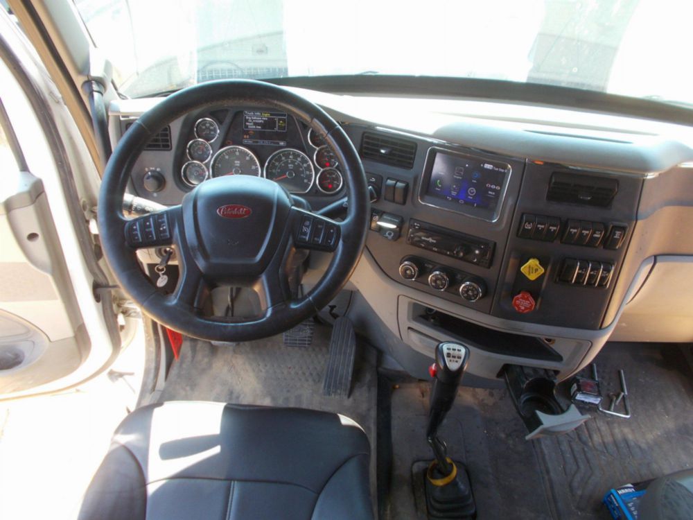 2020 Peterbilt 579 Tandem Axle Sleeper Truck
