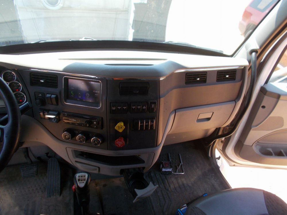 2020 Peterbilt 579 Tandem Axle Sleeper Truck