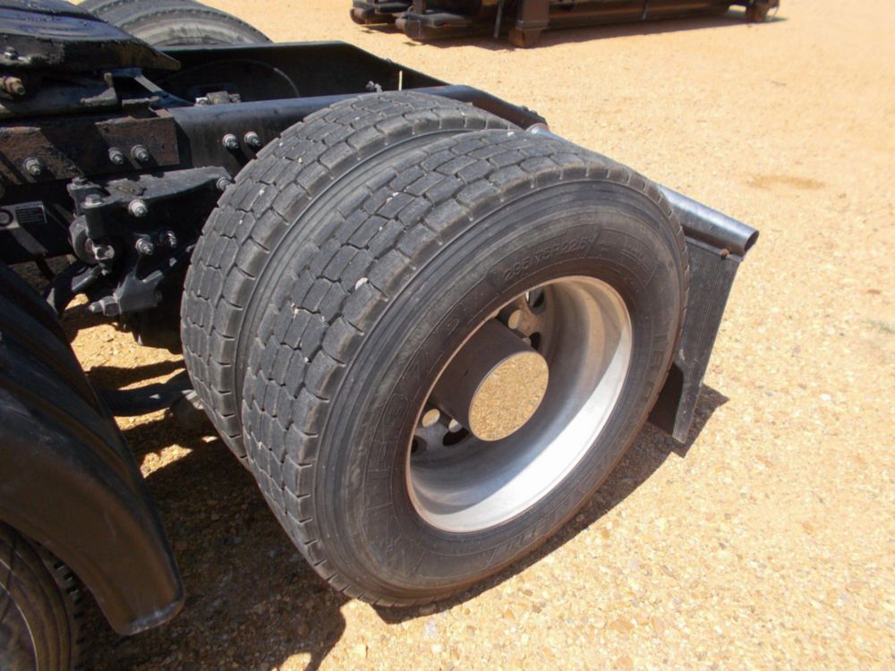 2020 Peterbilt 579 Tandem Axle Sleeper Truck