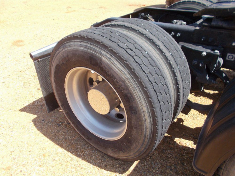 2020 Peterbilt 579 Tandem Axle Sleeper Truck