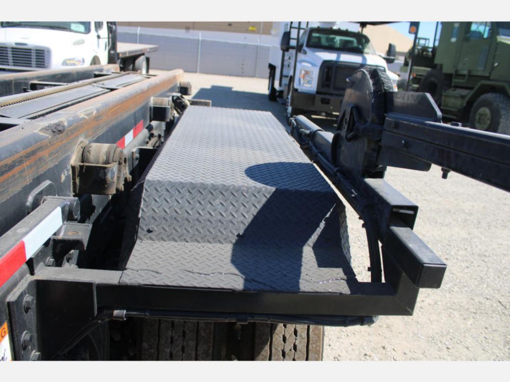 2024 Peterbilt 567 Spartan SRO-60 Roll-Off Truck