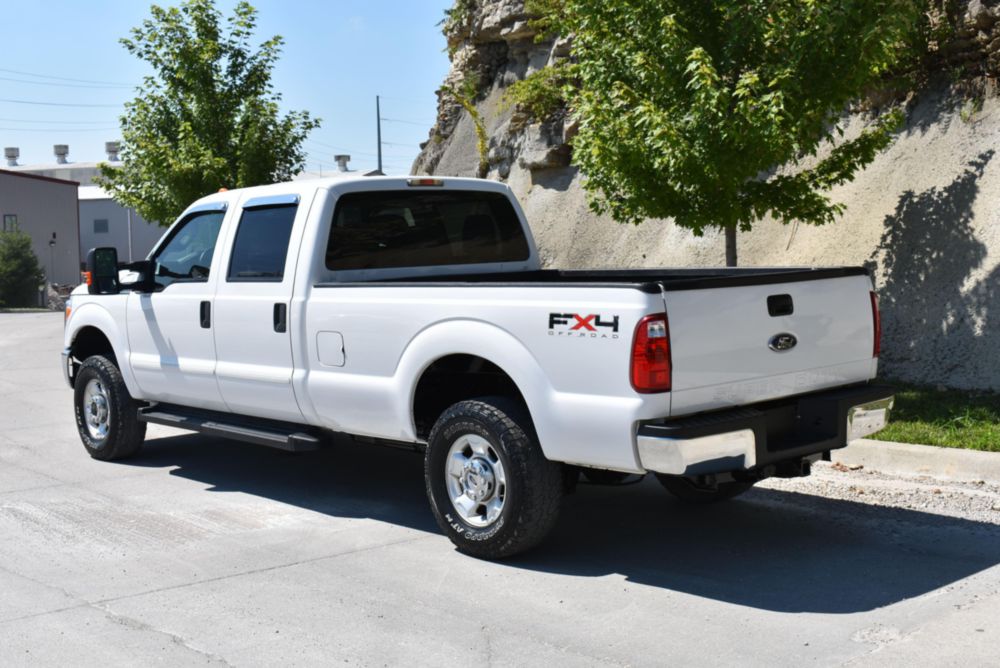 Crew Cab 3/4 ton AWD Gas 9,900 lbs Pickup Truck