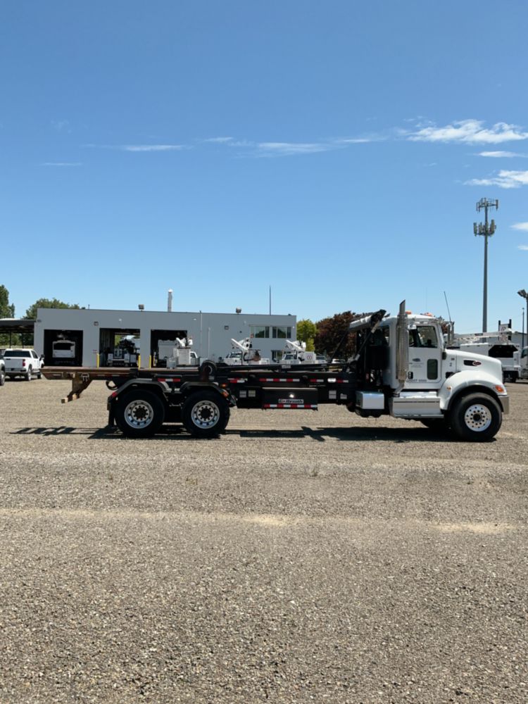 2021 Peterbilt 348 6x4 Galbreath AF-OR-174 Roll-Off Truck