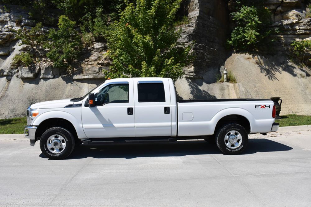 Crew Cab 3/4 ton AWD Gas 9,900 lbs Pickup Truck