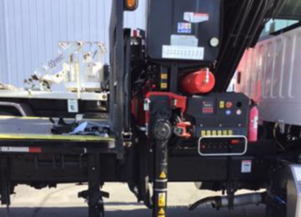 62,831 lbs Behind Cab Mount Knuckle Boom