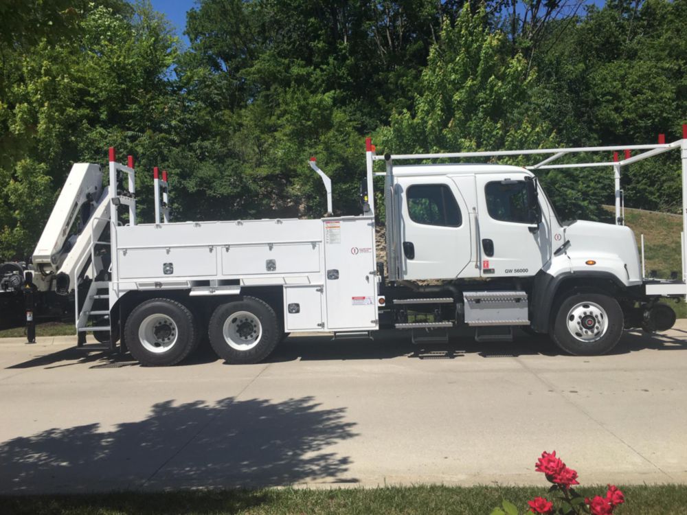 11,640 lbs Rear Mount Knuckle Boom
