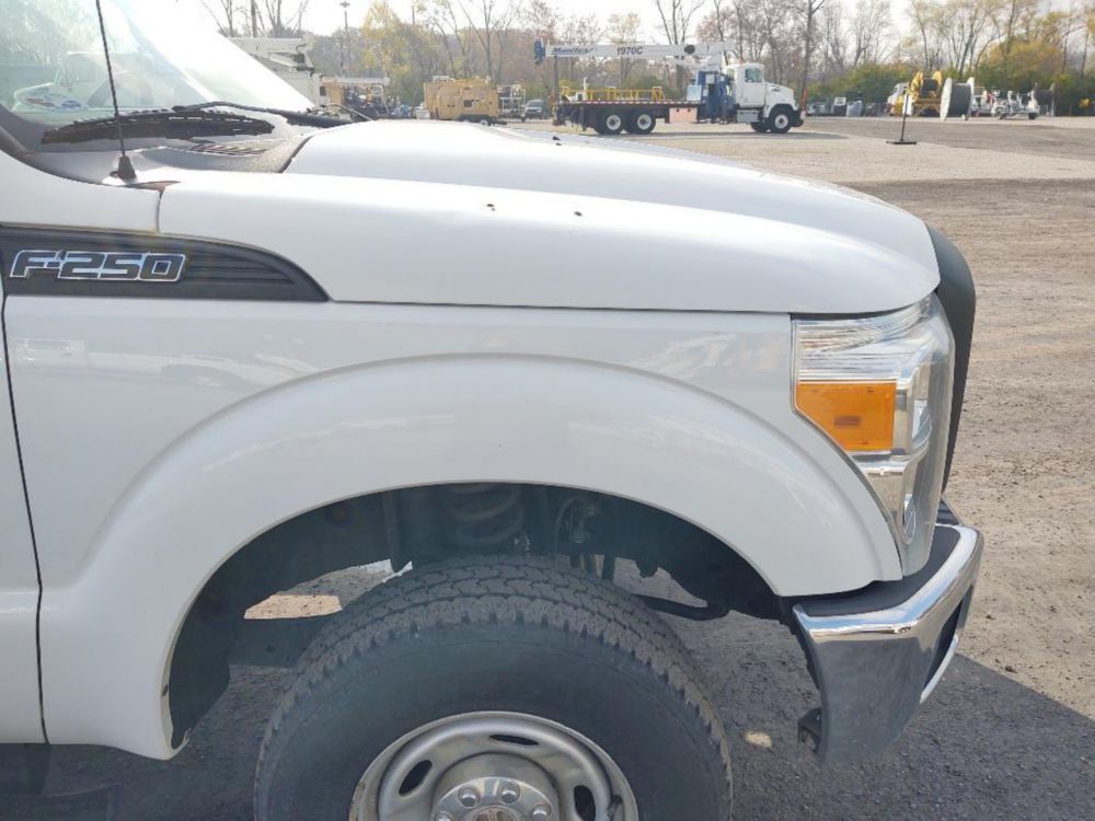 2015 Ford F-250 Crew Cab 4x4 Pickup