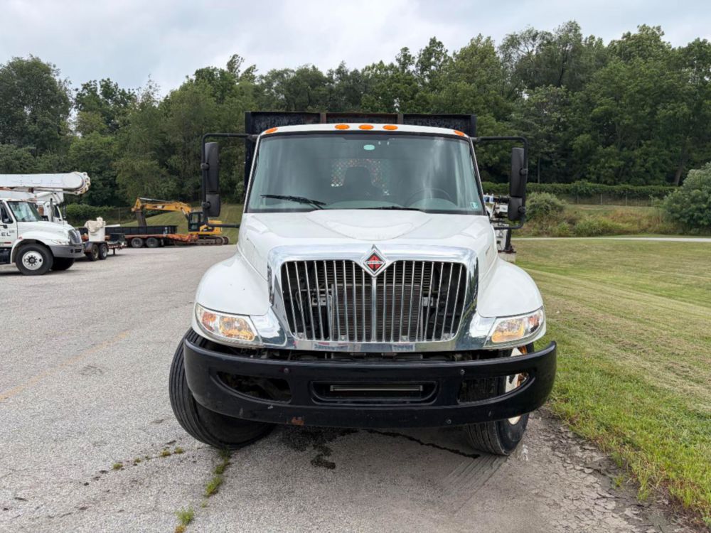 2008 Int'l 4300 Stake Bed Truck W/ Liftgate