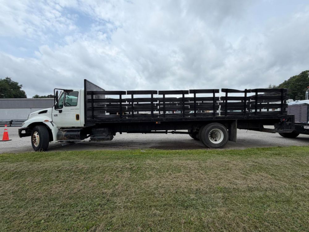 2008 Int'l 4300 Stake Bed Truck W/ Liftgate