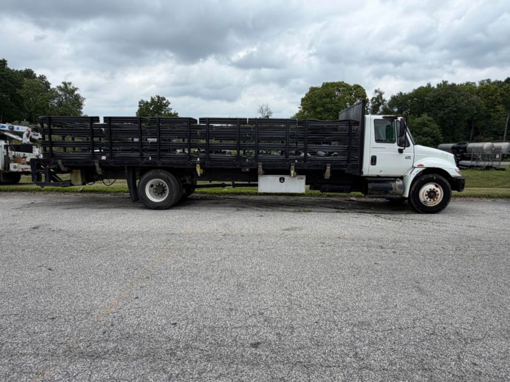 2008 Int'l 4300 Stake Bed Truck W/ Liftgate