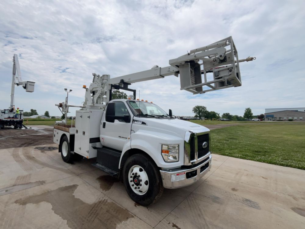 2023 Ford F750 4x2 POSI+ 800-40 Cable Placer
