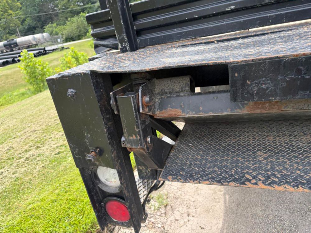 2008 Int'l 4300 Stake Bed Truck W/ Liftgate