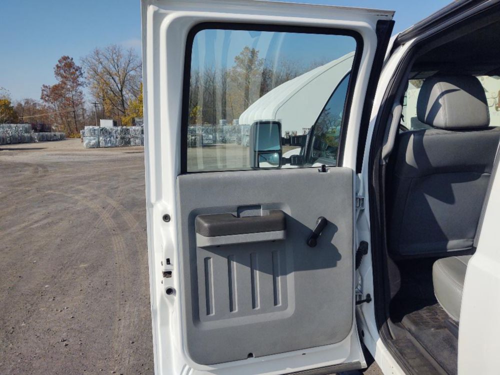 2015 Ford F-250 Crew Cab 4x4 Pickup