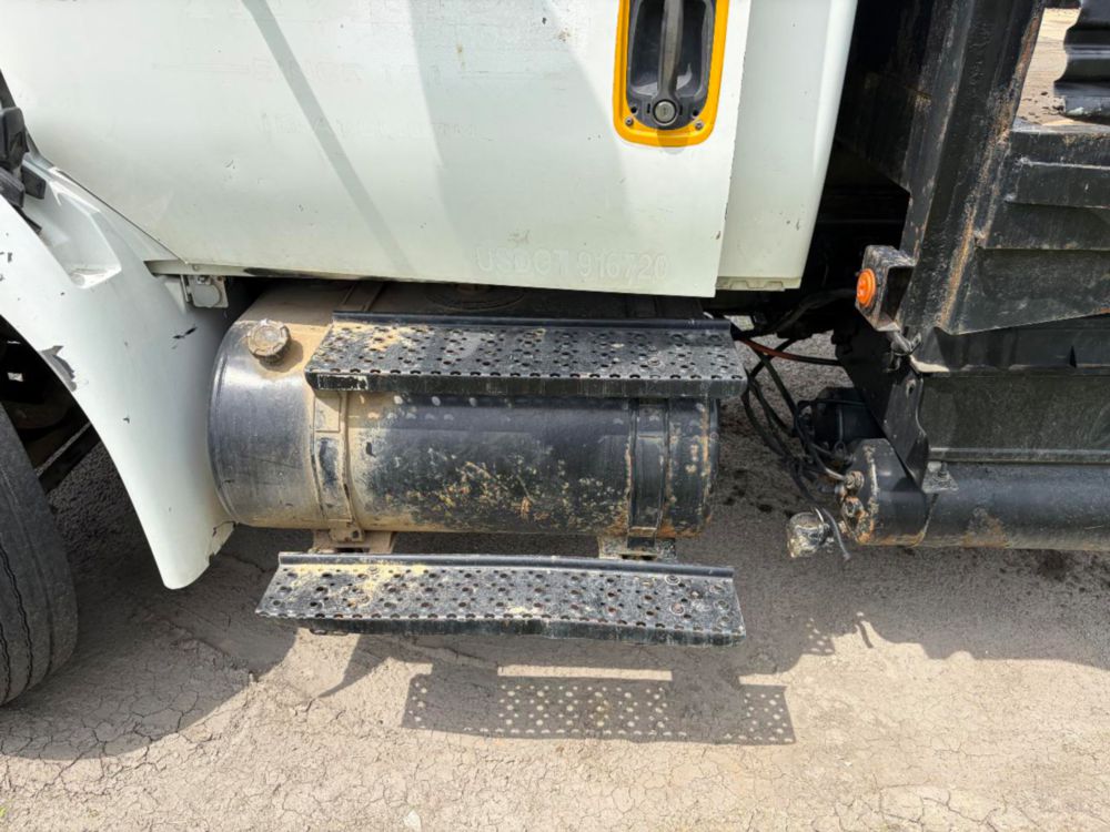2008 Int'l 4300 Stake Bed Truck W/ Liftgate