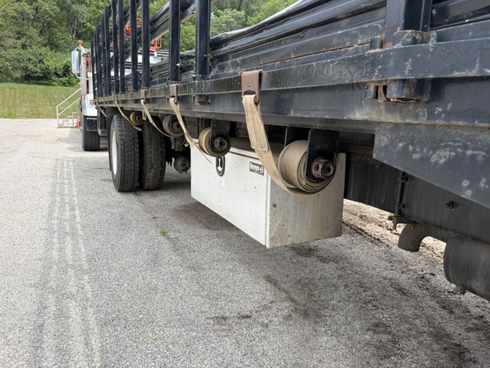 2008 Int'l 4300 Stake Bed Truck W/ Liftgate
