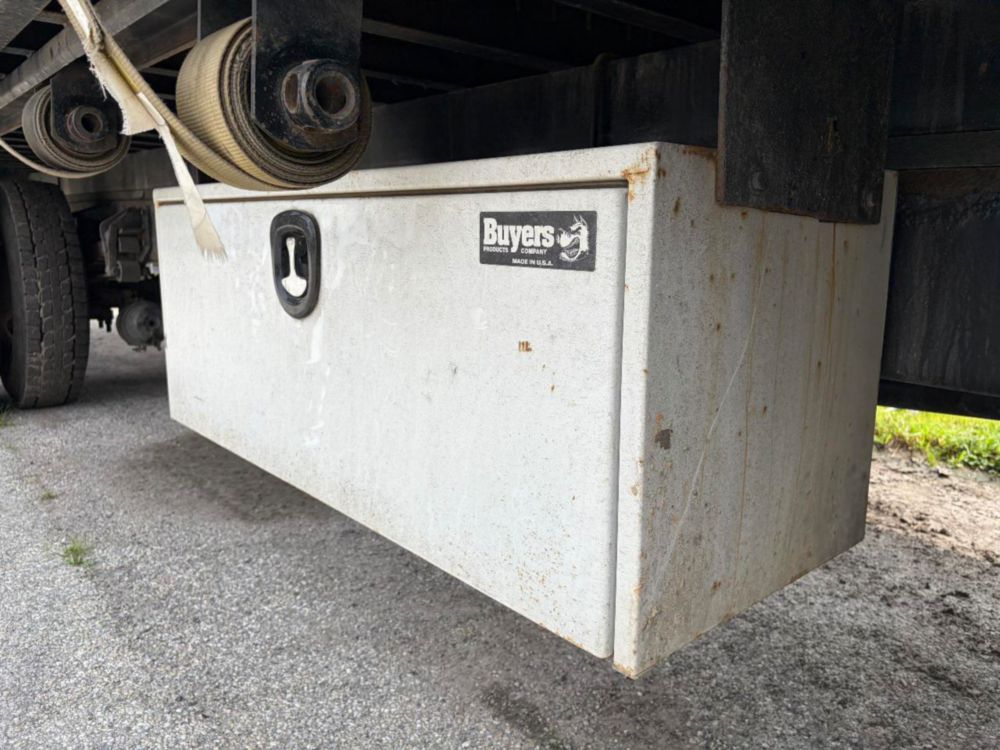 2008 Int'l 4300 Stake Bed Truck W/ Liftgate