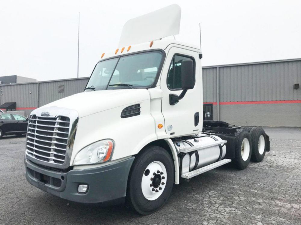 Tandem Axle Natural Gas Highway Tractor