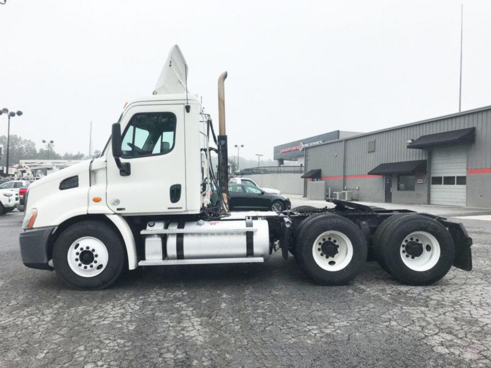 Tandem Axle Natural Gas Highway Tractor