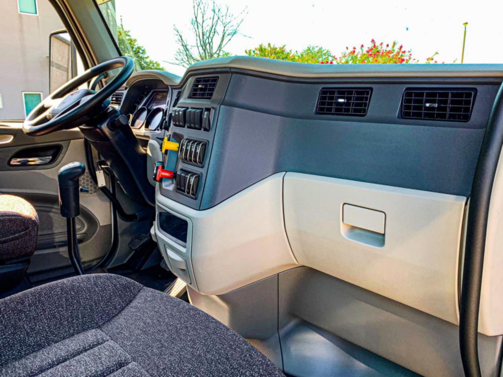 Tandem Axle Diesel Highway Tractor
