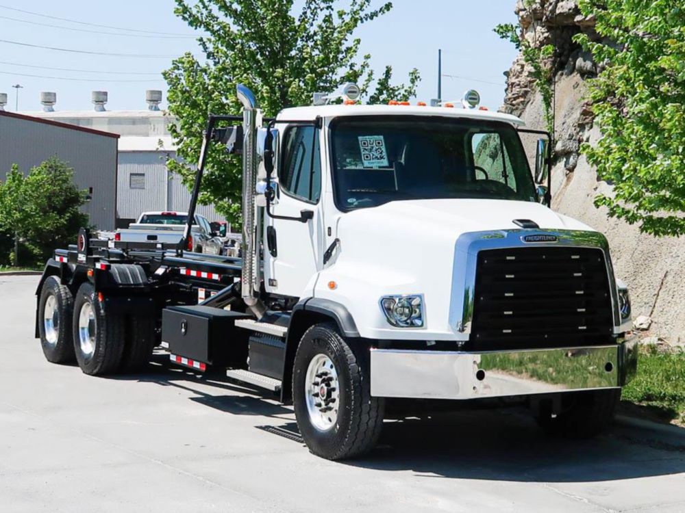 2026 Freightliner 114SD 6x4 Galbreath U5-OR-174 Roll-Off Truck