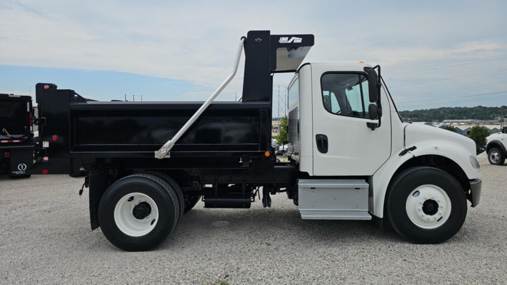 2017 Freightliner M2106 4x2 Load King 10 Ft. Dump Truck