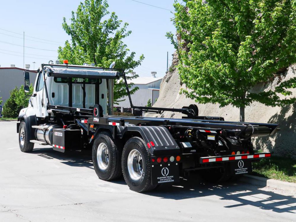 2026 Freightliner 114SD 6x4 Galbreath U5-OR-174 Roll-Off Truck