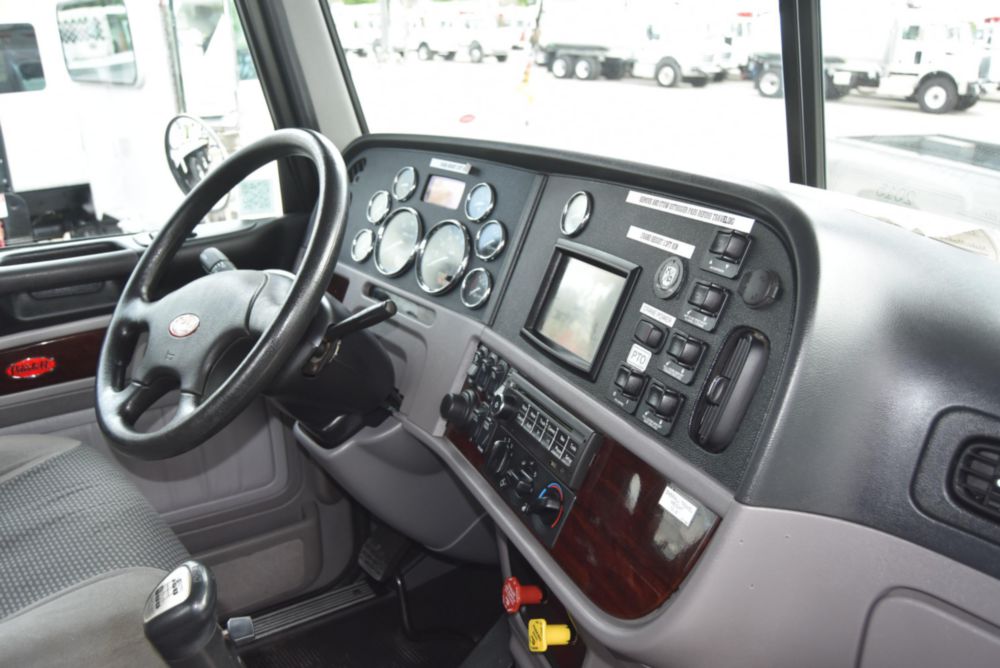 2015 Peterbilt 365 8x6 Elliott E160R E-Line Aerial Truck