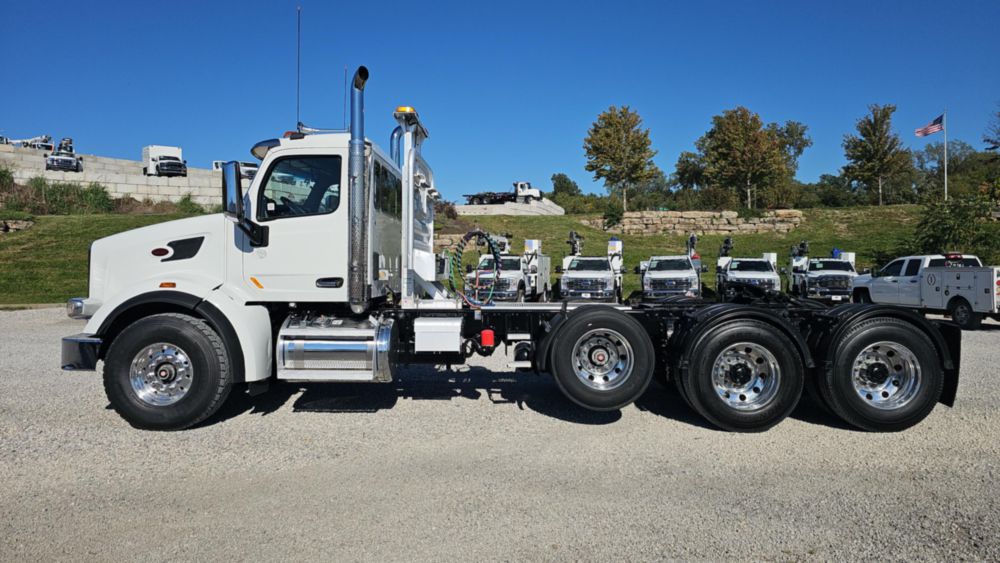 2019 Peterbilt 567 8x4 Heavy Haul Tractor