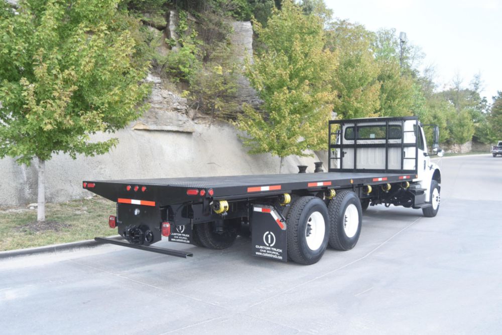 Class 7/8 Regular Cab AWD Flatbed Truck