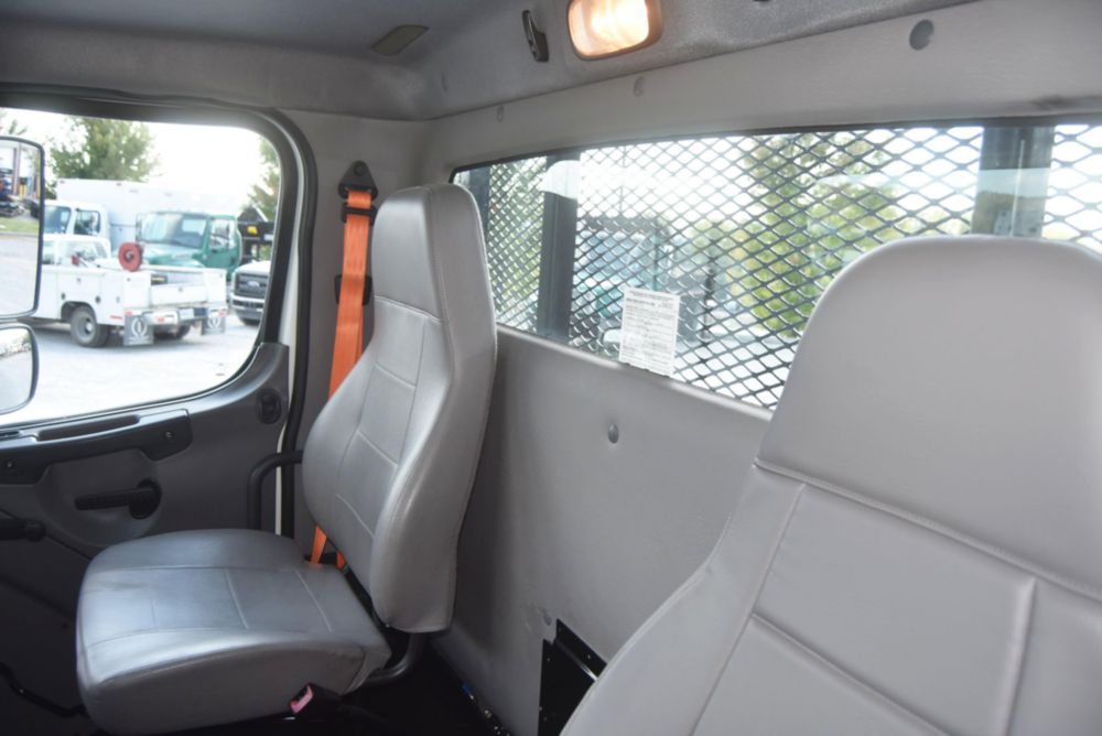 Class 7/8 Regular Cab AWD Flatbed Truck