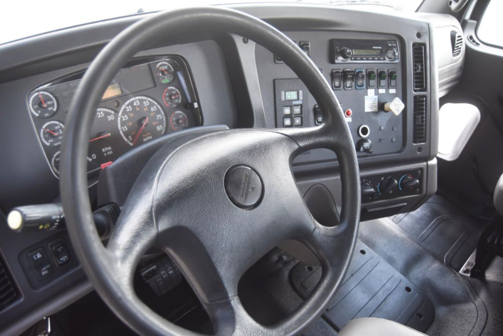 Class 7/8 Regular Cab AWD Flatbed Truck