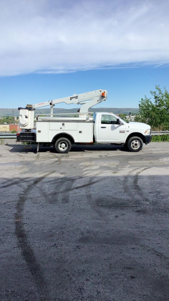 2018 RAM 3500 4x2 Duralift DTS29 Bucket Truck