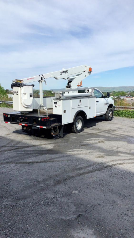 2018 RAM 3500 4x2 Duralift DTS29 Bucket Truck