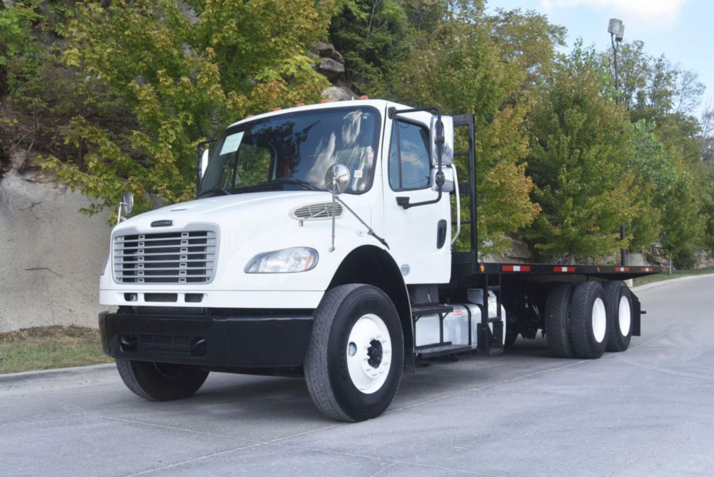 Class 7/8 Regular Cab AWD Flatbed Truck