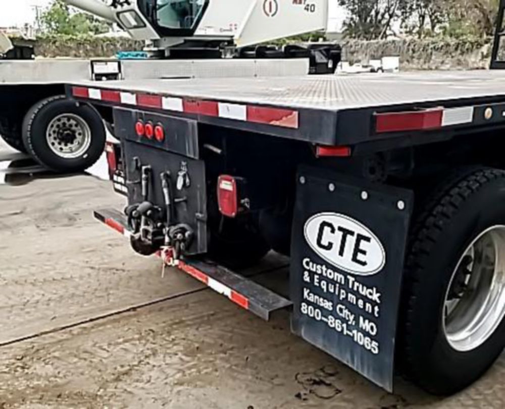 Class 6/7 Regular Cab Flatbed Truck