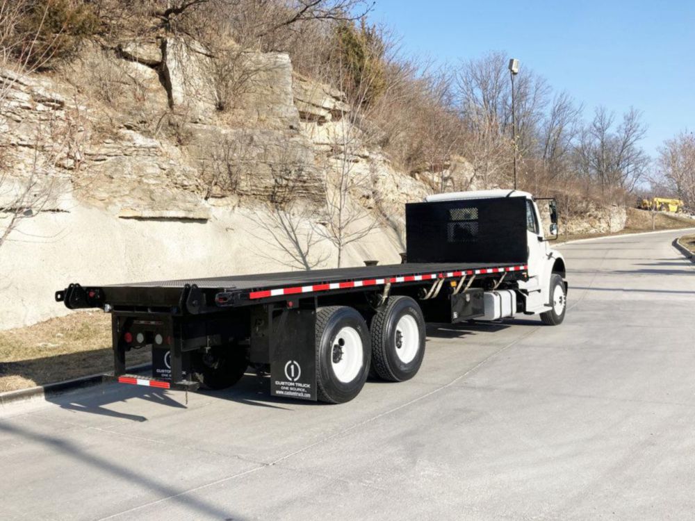 Class 6/7 Regular Cab Flatbed Truck