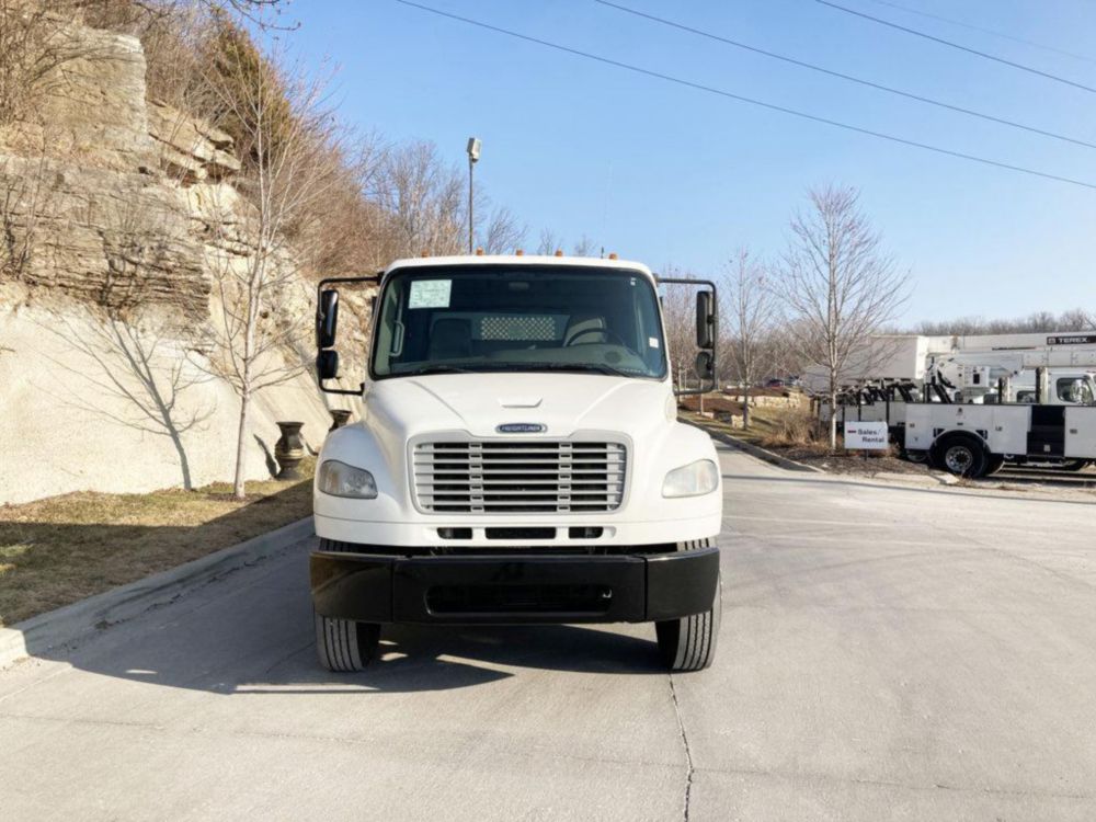 Class 6/7 Regular Cab Flatbed Truck