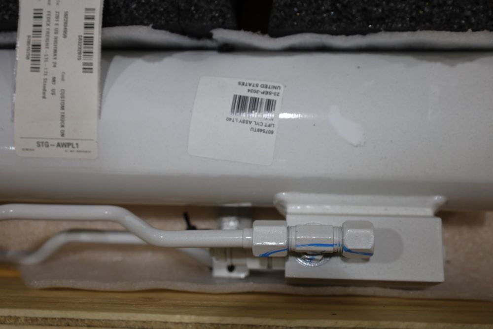 LIFT CYL ASSY LT40
