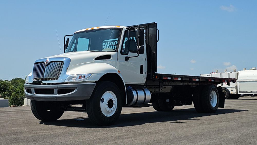 2016 International 4300 4x2 20 Ft. Flatbed Truck