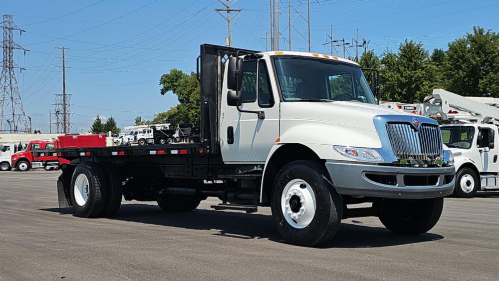 2016 International 4300 4x2 20 Ft. Flatbed Truck