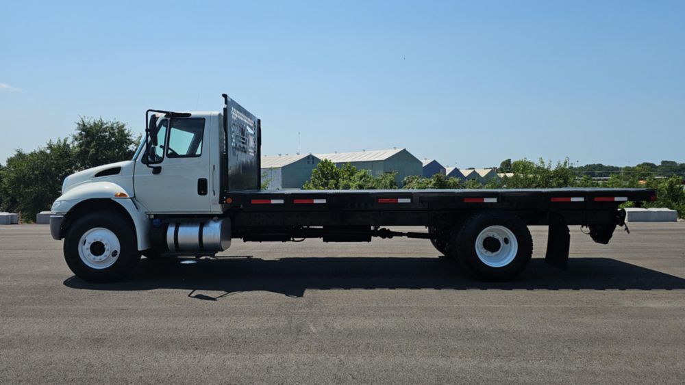 2016 International 4300 4x2 20 Ft. Flatbed Truck