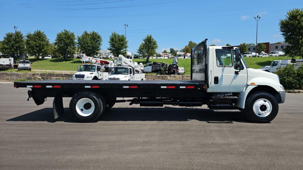 2016 International 4300 4x2 20 Ft. Flatbed Truck