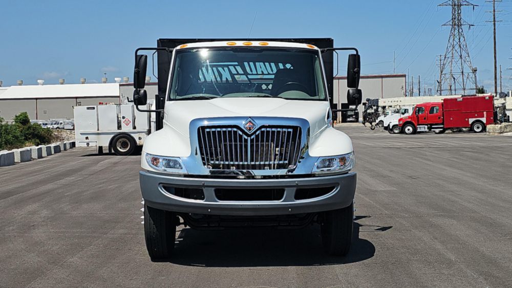 2016 International 4300 4x2 20 Ft. Flatbed Truck