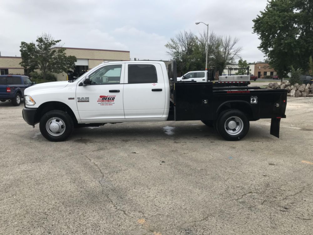 Class 2/3 Crew Cab AWD Flatbed Truck