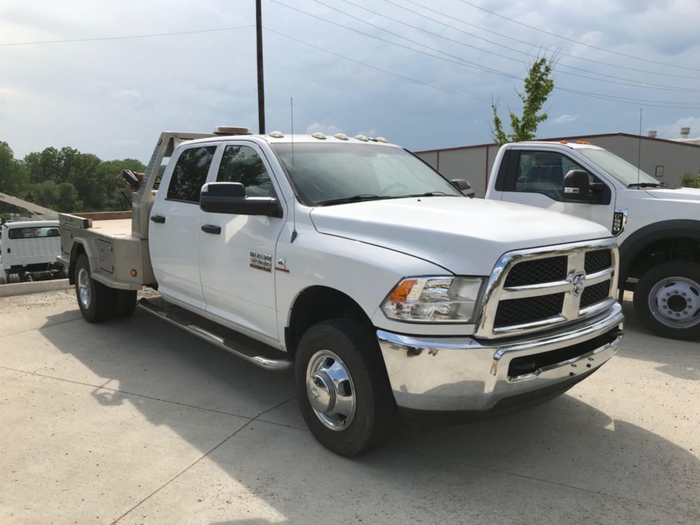 Class 2/3 Crew Cab AWD Flatbed Truck